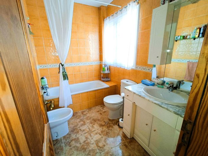 Image No.19-3 Bed Property for sale