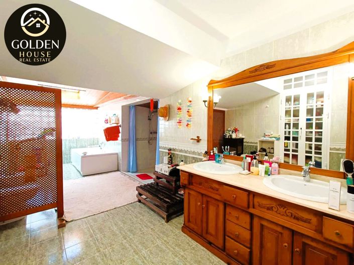 Image No.37-3 Bed Property for sale