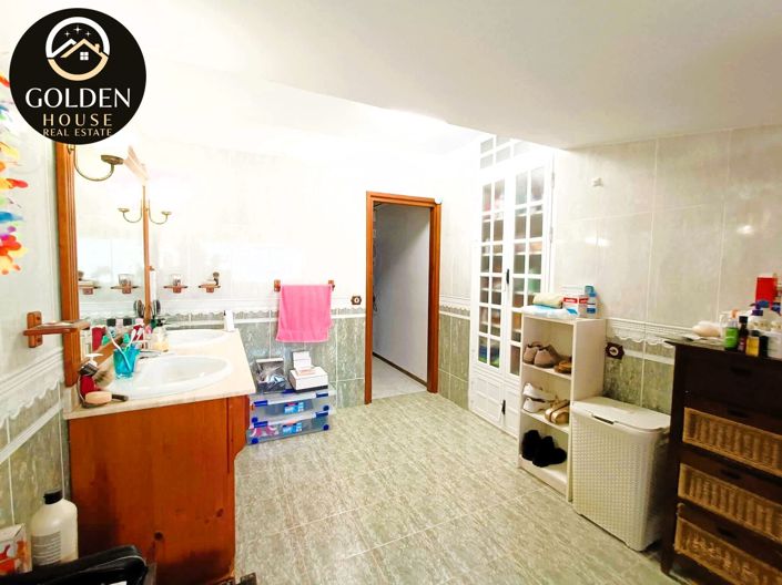 Image No.38-3 Bed Property for sale