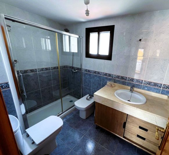 Image No.16-3 Bed Property for sale