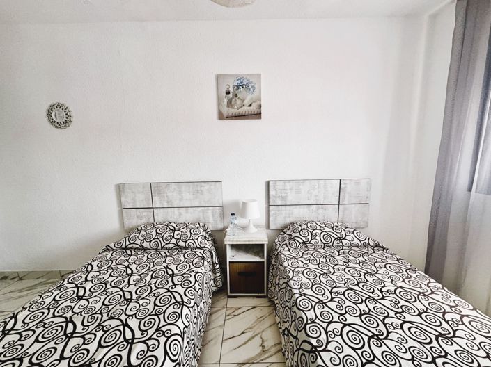 Image No.17-3 Bed Property for sale