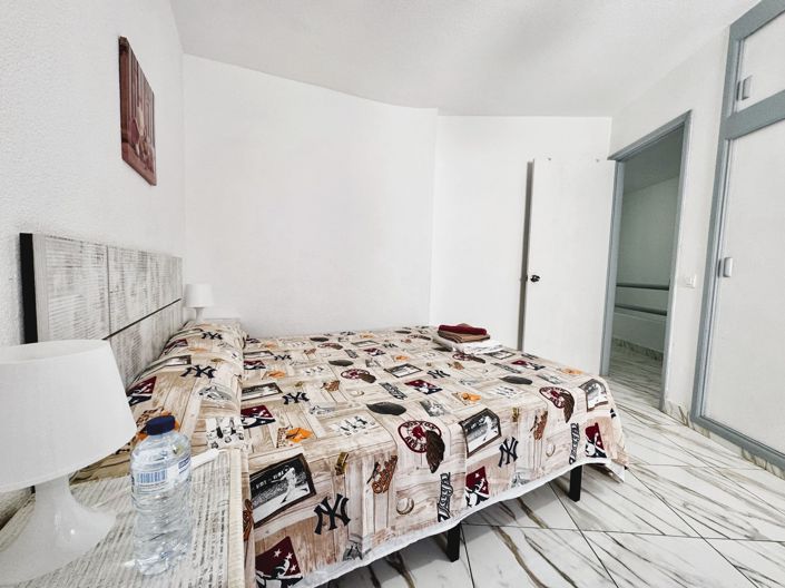 Image No.23-3 Bed Property for sale