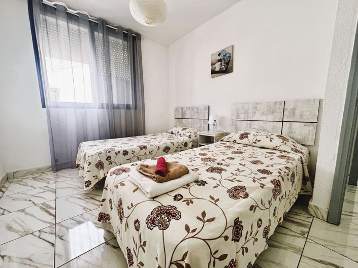 Image No.25-3 Bed Property for sale