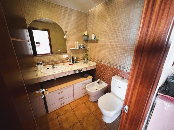 Image No.10-3 Bed Property for sale