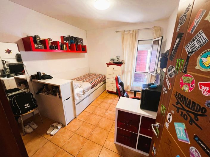 Image No.15-3 Bed Property for sale