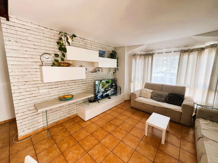 Image No.5-3 Bed Property for sale