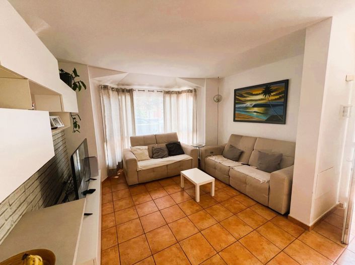 Image No.6-3 Bed Property for sale