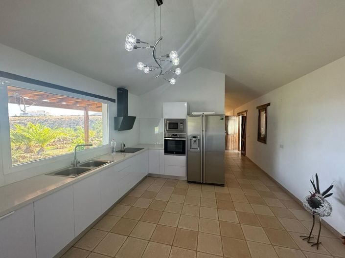 Image No.13-3 Bed Property for sale