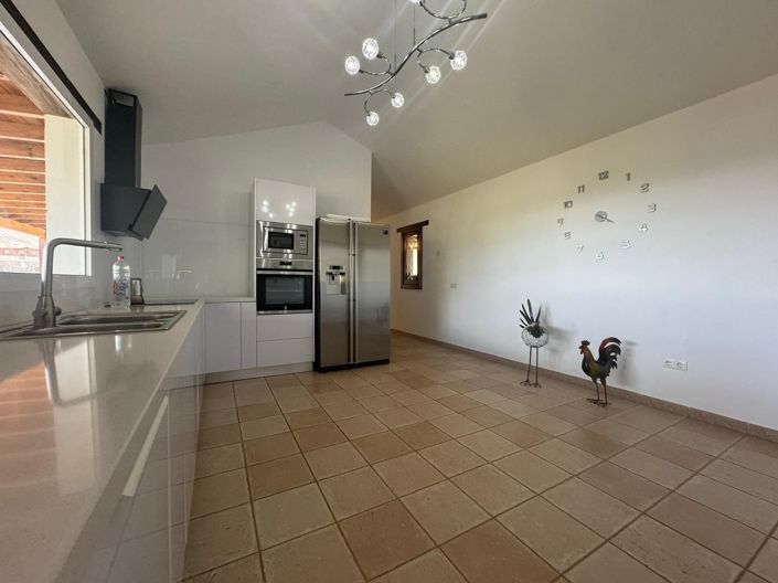 Image No.17-3 Bed Property for sale