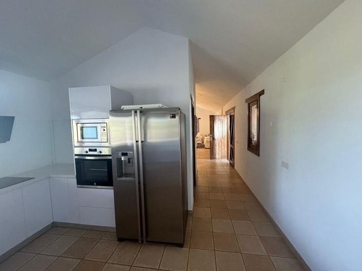 Image No.19-3 Bed Property for sale