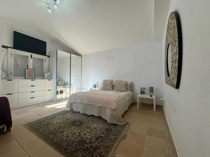 Image No.26-3 Bed Property for sale