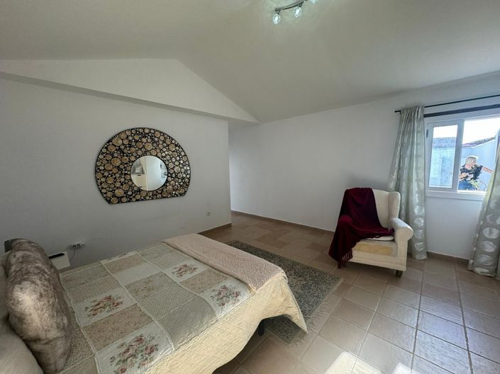 Image No.28-3 Bed Property for sale