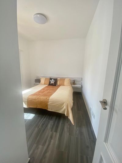 Image No.10-3 Bed Property for sale