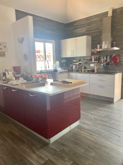 Image No.7-3 Bed Property for sale