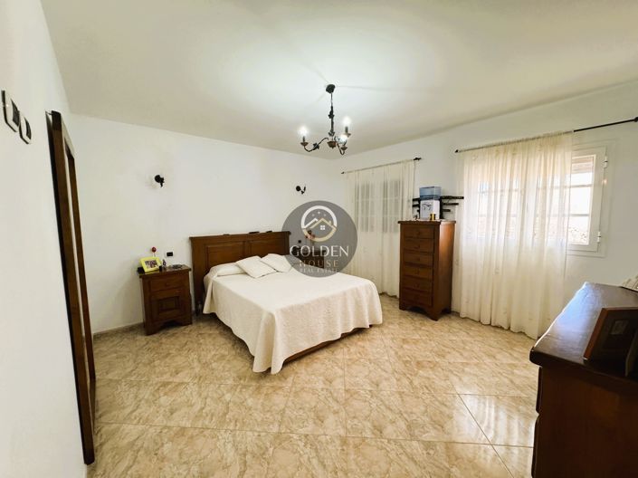 Image No.18-4 Bed Property for sale