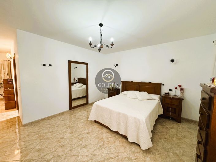 Image No.19-4 Bed Property for sale