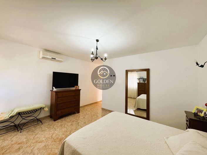 Image No.20-4 Bed Property for sale