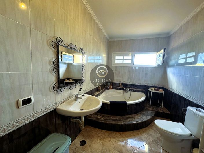 Image No.24-4 Bed Property for sale