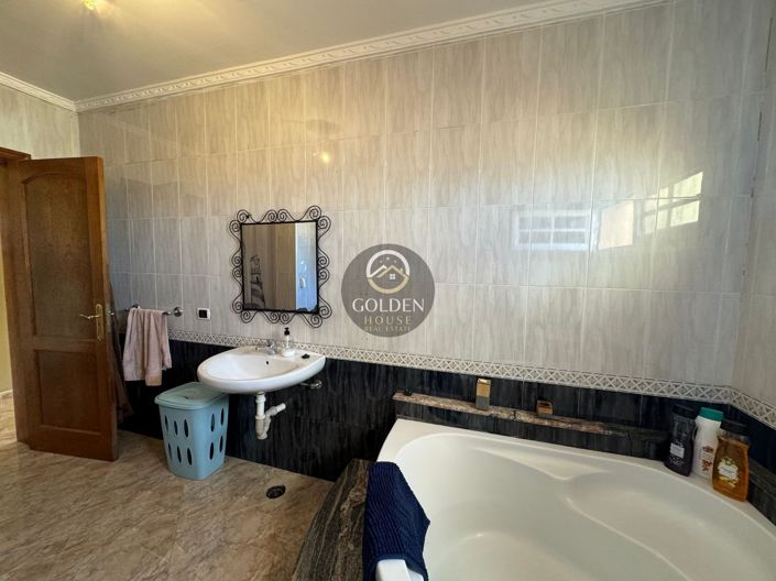 Image No.25-4 Bed Property for sale