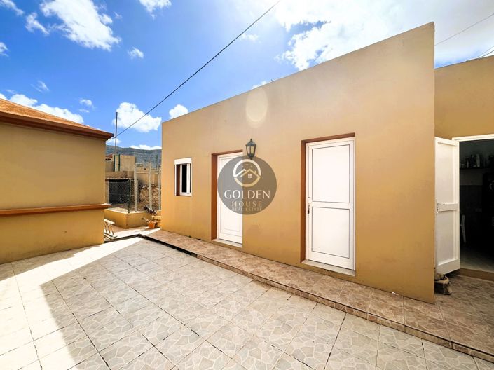 Image No.32-4 Bed Property for sale