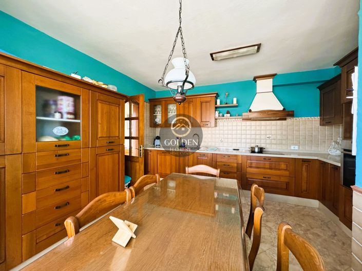 Image No.9-4 Bed Property for sale