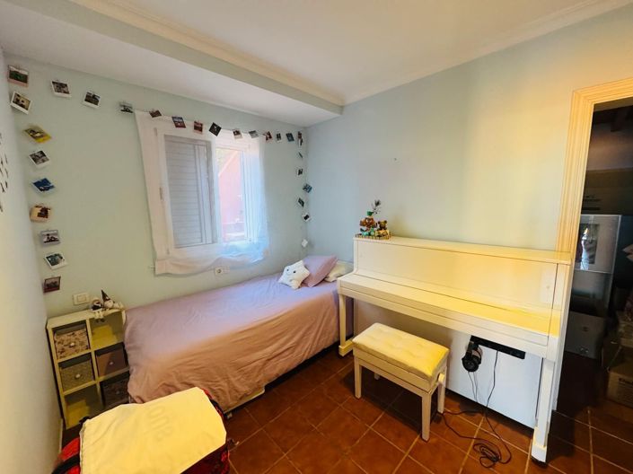 Image No.14-3 Bed Property for sale