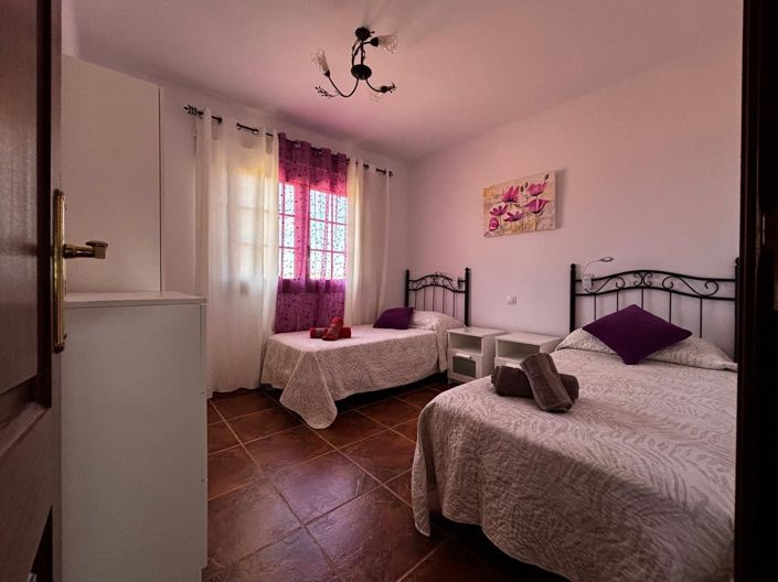 Image No.17-3 Bed Property for sale