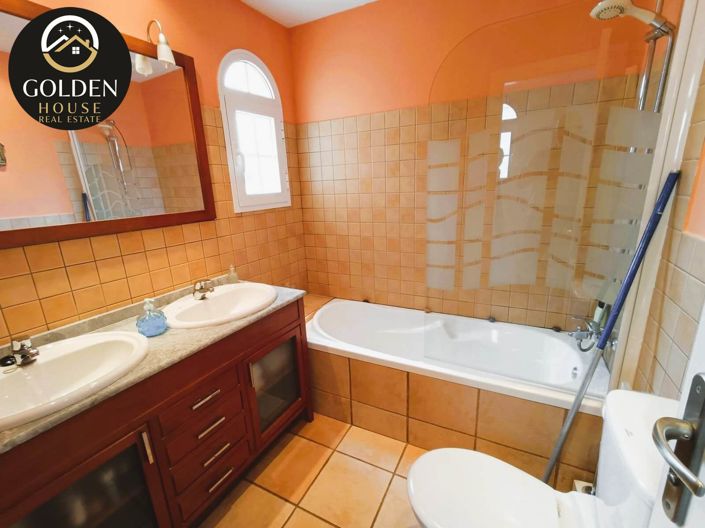 Image No.18-2 Bed Property for sale