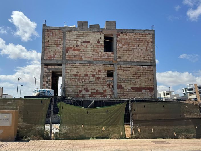 Image No.26-3 Bed Property for sale