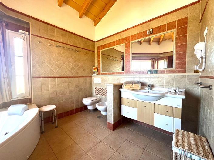 Image No.10-3 Bed Property for sale