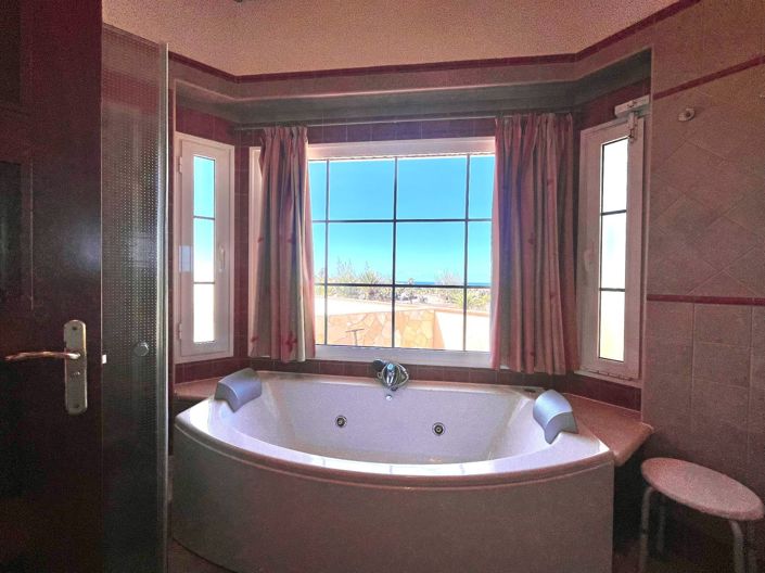 Image No.12-3 Bed Property for sale