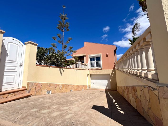 Image No.30-3 Bed Property for sale