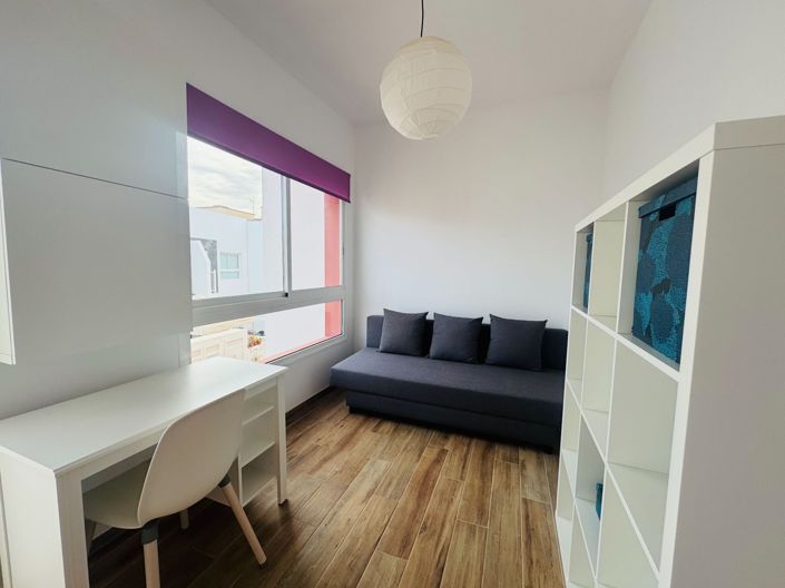 Image No.10-2 Bed Property for sale