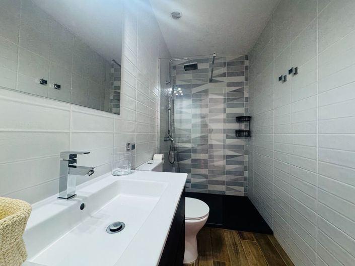 Image No.15-2 Bed Property for sale