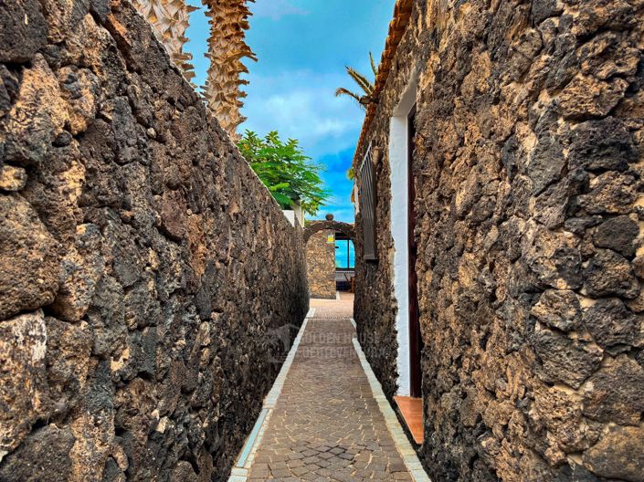 Image No.11-4 Bed Property for sale