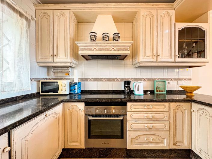 Image No.17-4 Bed Property for sale