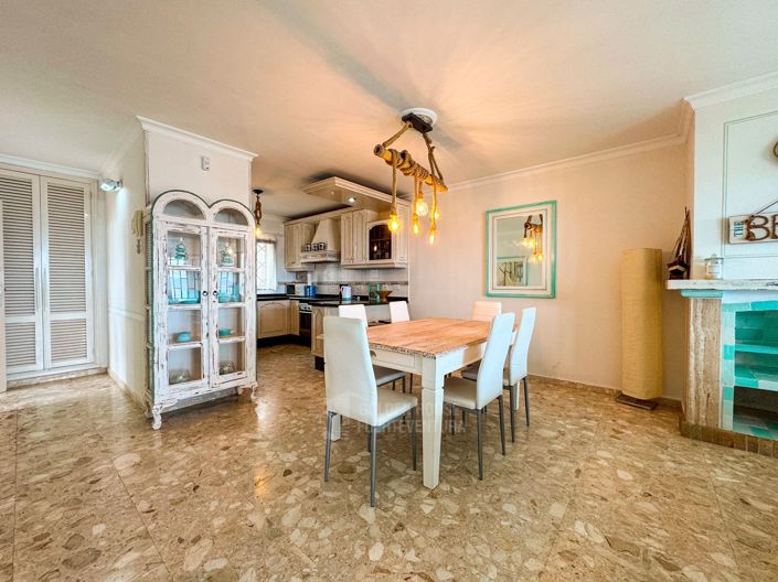 Image No.21-4 Bed Property for sale