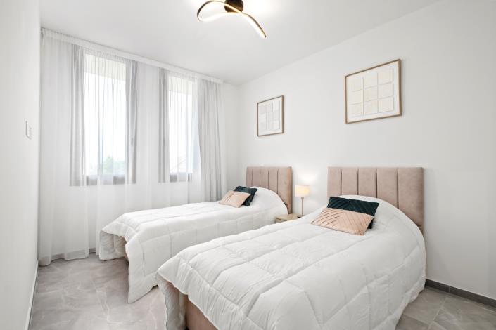 Image No.7-3 Bed House for sale