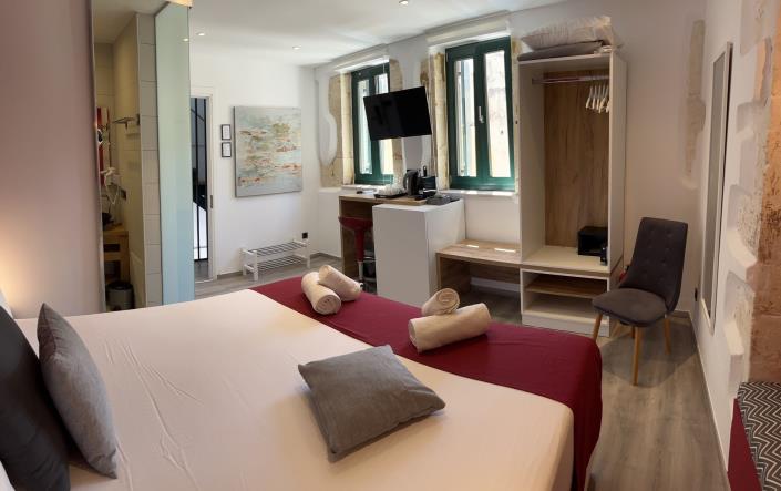 Image No.4-6 Bed Hotel for sale