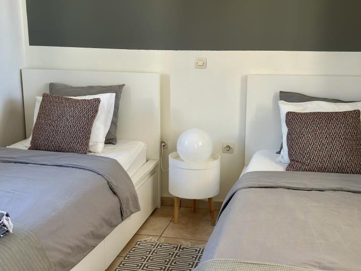 Image No.13-2 Bed House for sale