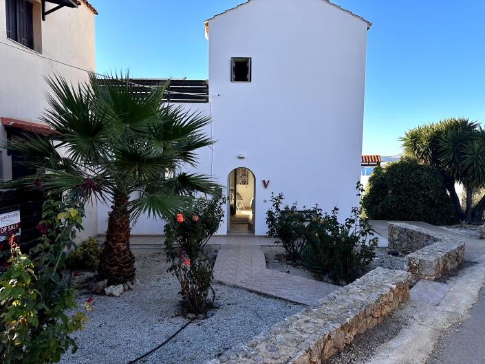 Image No.1-2 Bed House for sale