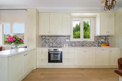 329015414_1600x1200-jpg