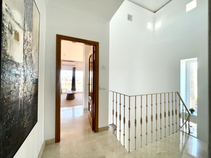 Image No.28-4 Bed Villa / Detached for sale