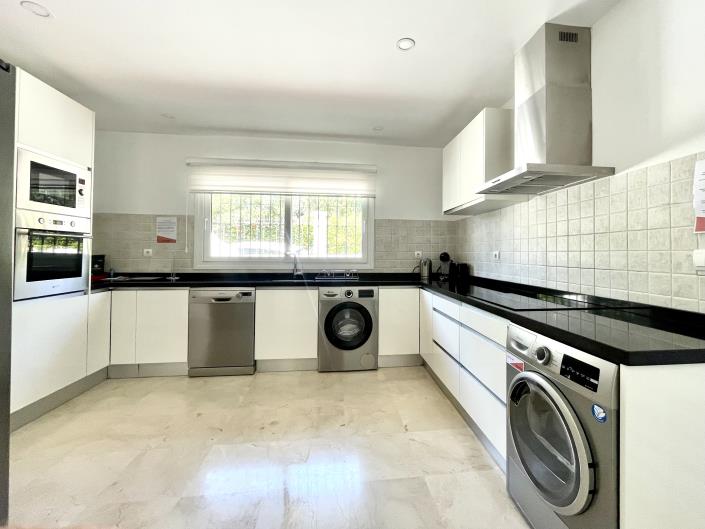 Image No.10-4 Bed Villa / Detached for sale