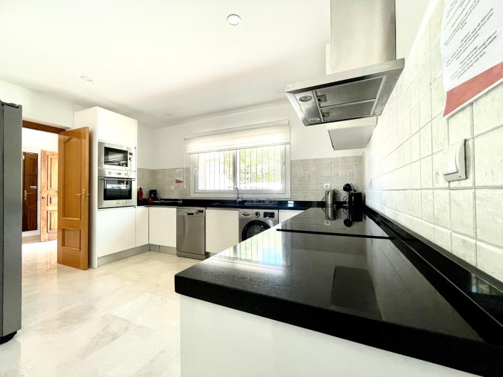 Image No.13-4 Bed Villa / Detached for sale