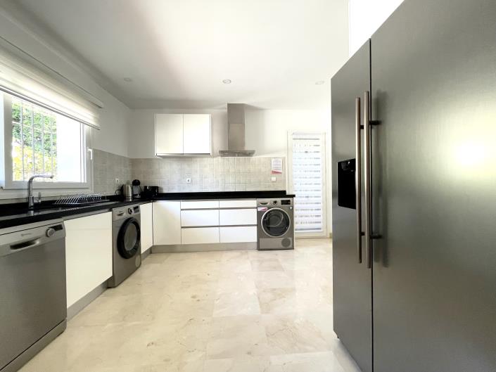 Image No.12-4 Bed Villa / Detached for sale