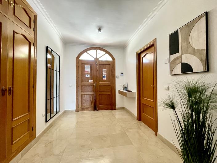 Image No.8-4 Bed Villa / Detached for sale