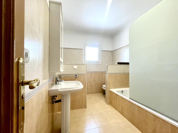 Image No.39-4 Bed Villa / Detached for sale