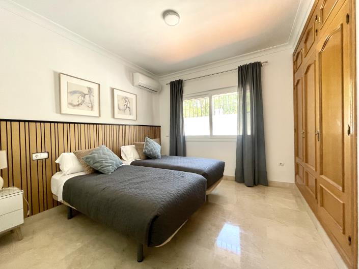 Image No.42-4 Bed Villa / Detached for sale