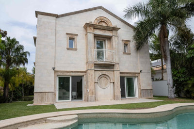 5 Bed Villa for sale